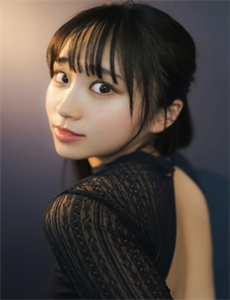 《大胸美女人体艺术-最新国产大片》