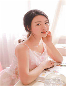 《欧美大胆女人下体艺术-女演员的管家》