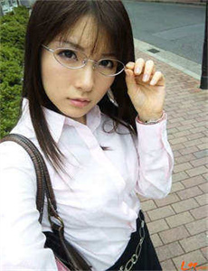 《56岁老阿姨色情网络-叶小妮子》